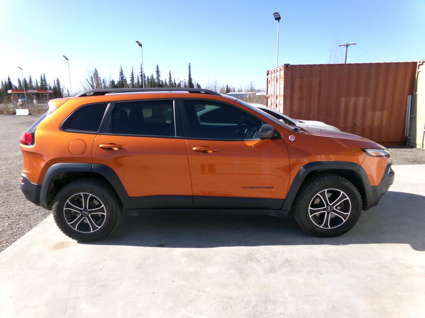 2015 orange Jeep Cherokee Trailhawk (1C4PJMBS1FW) with an 3.2L V6 DOHC 24V engine, 9-Speed Automatic transmission, located at 2630 Philips Field Rd., Fairbanks, AK, 99709, (907) 458-0593, 64.848068, -147.780609 - Photo#2